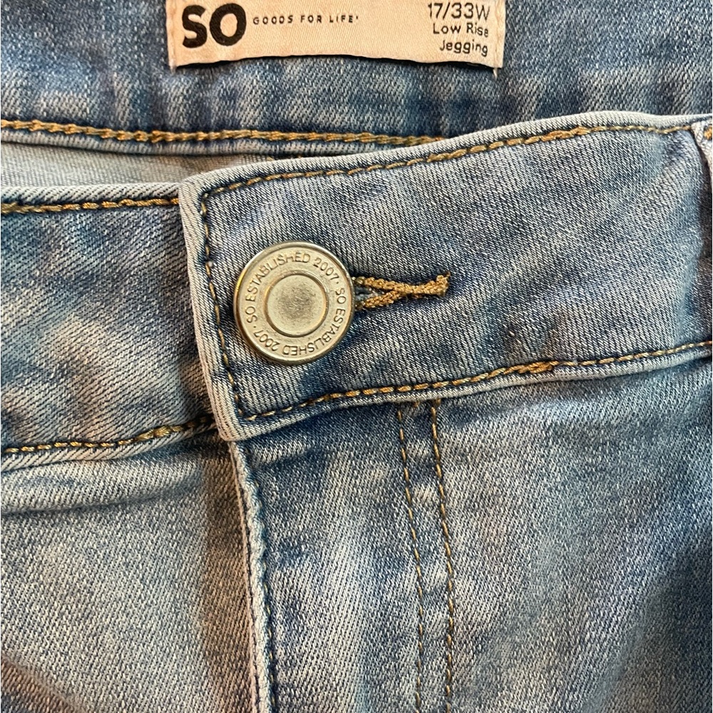 Distressed jeggings size 17